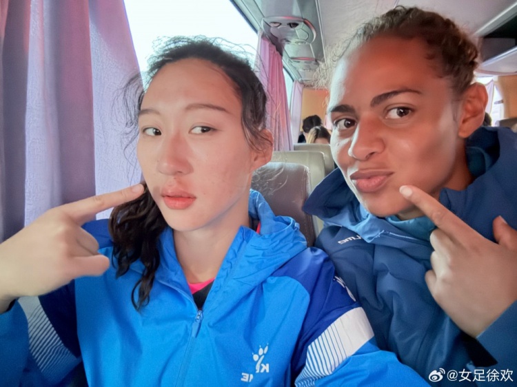  神勇！女足國門徐歡曬照，比賽中被球砸臉仍力保球門不失