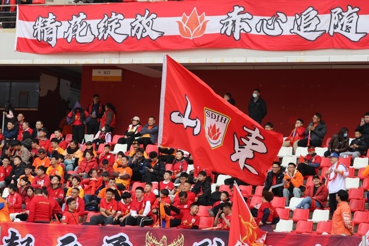 主場上萬名球迷的吶喊助威，給山東體彩女足征戰(zhàn)女超增添了能量與動力