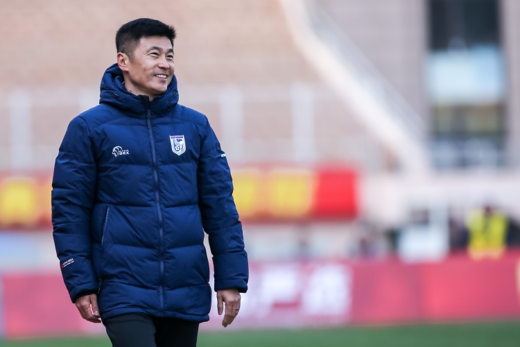  足球報(bào)：英博首發(fā)陣容幾乎換了一支球隊(duì)，主打高位逼搶強(qiáng)調(diào)奔跑