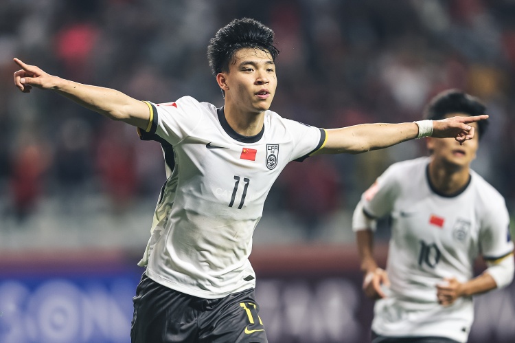  北青體育：18歲“跳級生”王鈺棟有望進入國足客戰(zhàn)沙特名單！