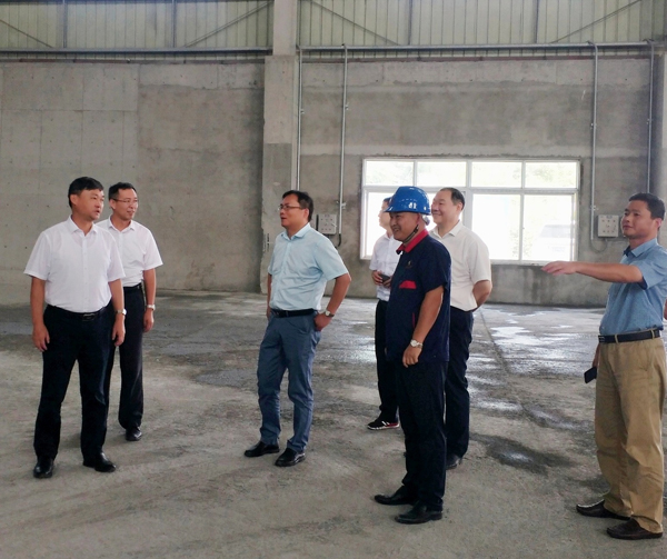 集團(tuán)公司黨委委員、股份公司黨委書記、總經(jīng)理蔣培進(jìn)到矸石項目部...